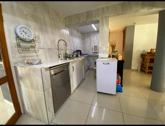 5 BEDROOM HOUSE FOR SALE IN ROODEKRANS